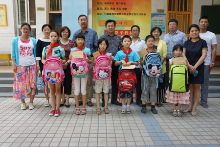 二七区五里堡街道走访慰问辖区贫困学生(图2)