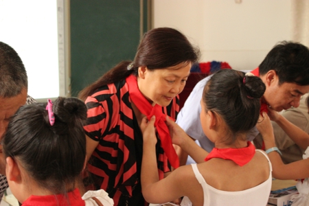 二七区工商联组织会员企业开展“六一”儿童节慰问活动(图2)