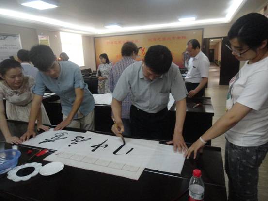 管城区陇海办事处继承传统文化 弘扬书法艺术(图2)