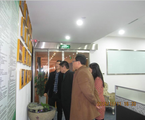 伟德体育直播开奖入口副主席王清祥一行到郑州市盐城商会考察(图2)