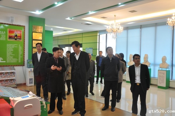深入企业调研 邀各界座谈共商郑州非公经济发展良策(图4)