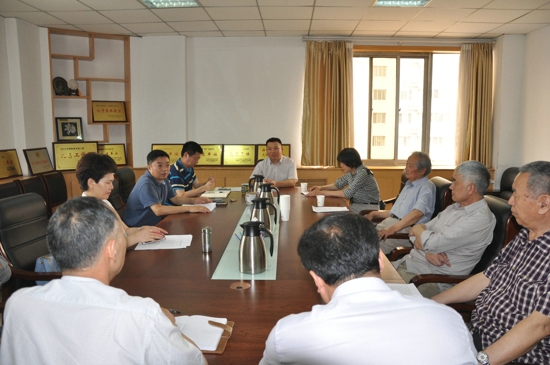 伟德体育直播开奖入口召开机关老干部座谈会(图1)