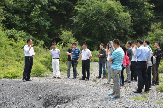 党派工商联支部组织党员参观爱国主义教育基地(图1)