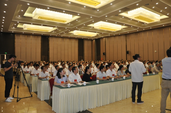 伟德首页官网下载第十八次代表大会隆重召开(图3)