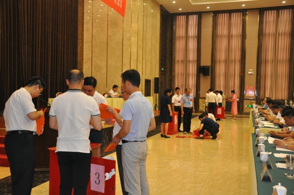 伟德首页官网下载第十八次代表大会隆重召开(图5)