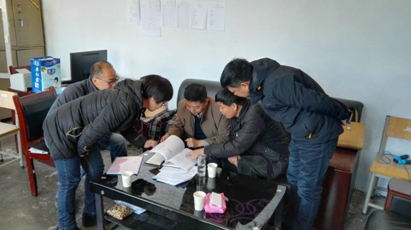 伟德体育直播开奖入口“暖冬行动”到登封调研脱贫攻坚工作(图1)