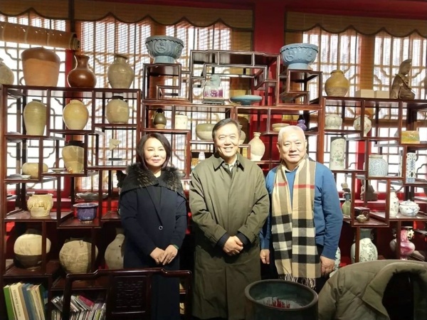 郑州市古玩业商会会长单位郑州古玩城迎接郑州十九中校友辅导员工作组领导参观(图2)