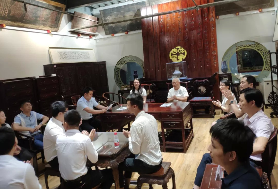 郑州市古玩业商会举办对话中原文明系列文化活动(图1) 郑州市古玩业商会举办对话中原文明系列文化活动(图1)