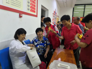 郑州盐城商会开展“党群心连心 棕情端午节”主题活动(图2)