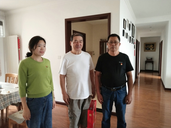 郑州市嘉兴商会党支部开展“中秋送慰问、情暖党员心”活动(图2)