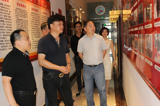 热烈欢迎海宁市领导莅临指导(图1)