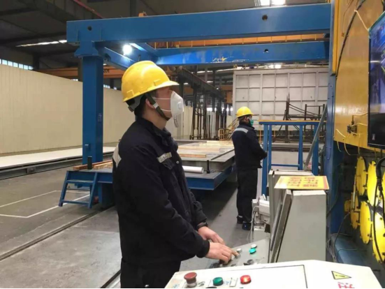 明泰铝业时刻坚守岗位 保障药箔供应(图3) 明泰铝业时刻坚守岗位 保障药箔供应(图3)