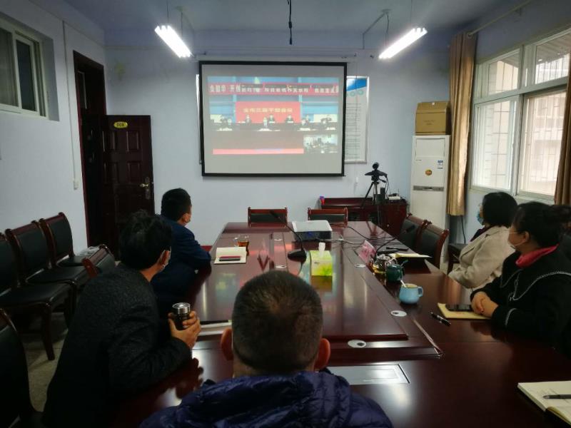 荥阳市工商联组织收看三级干部会(图1)