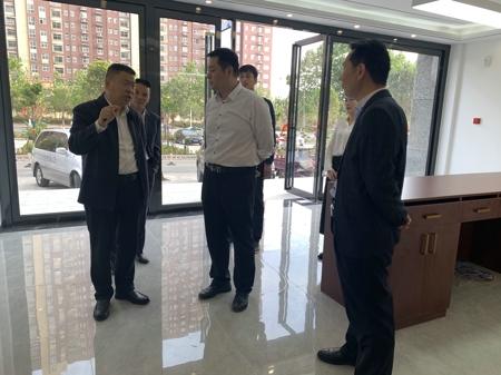 新密市领导到汇利民营企业服务中心指导工作(图1)