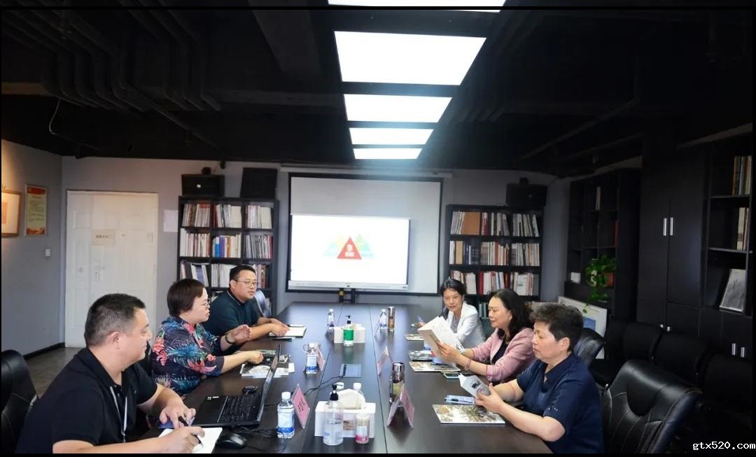 郑州市政协副主席岳希荣一行莅临金水区会员企业博雅文化产业集团考察调研(图1)