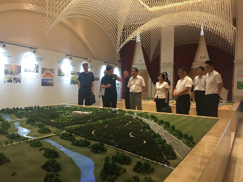 济南市工商联重点课题调研组来郑调研(图3)