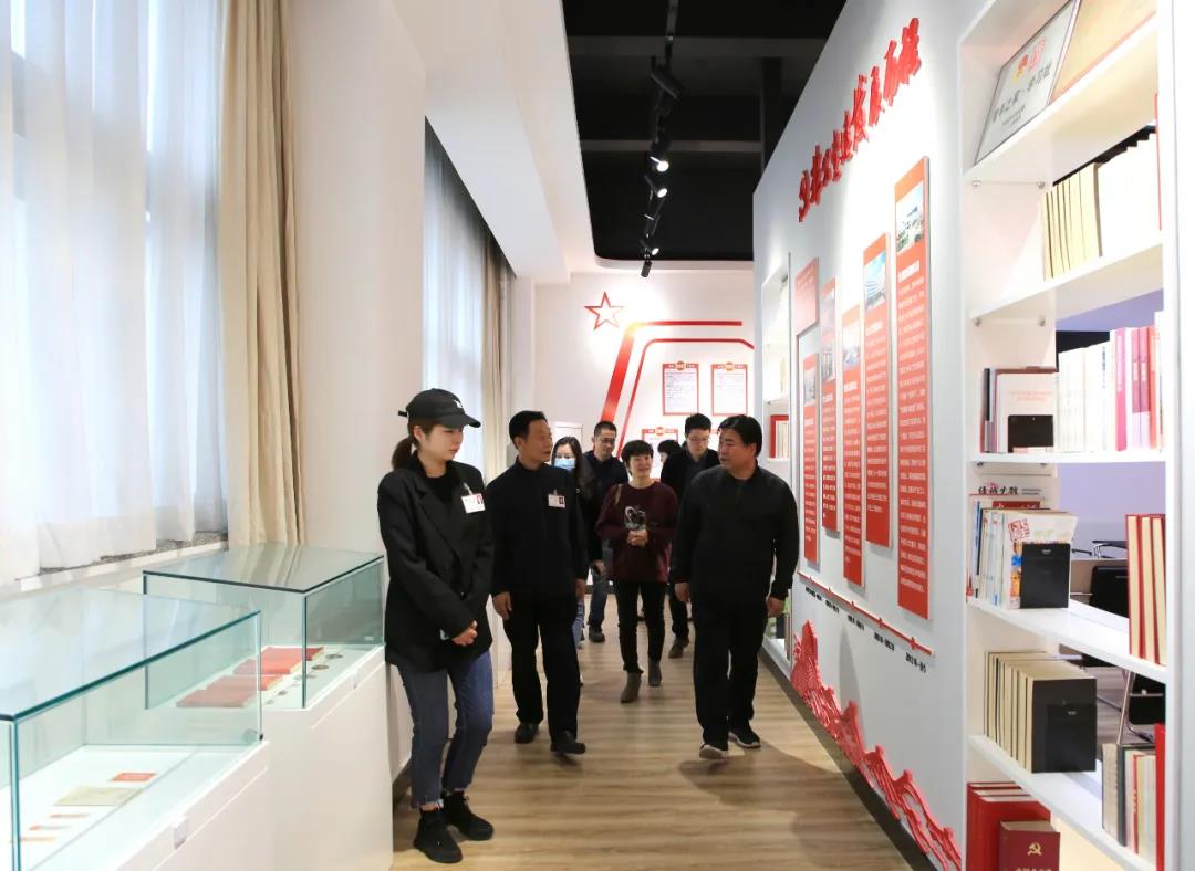 二七区工商联到瑞光创意工厂参观调研(图1)