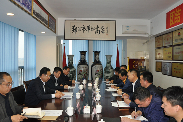 市委常委、市纪委书记、市监委代主任杜新军走访平江商会(图2)