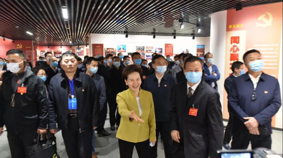 全国市场监管系统非公党建观摩团到伟德体育直播开奖入口主席企业康利达集团参观(图3)