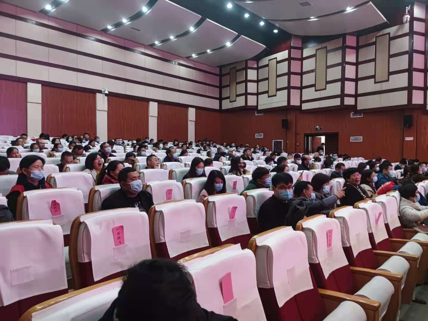 荥阳市工商联组织会员企业参加企业家观念创新讲座(图2)