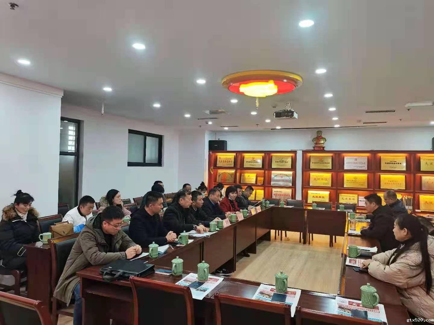 荥阳工商联组织企业家调研郑州市温州商会(图2)