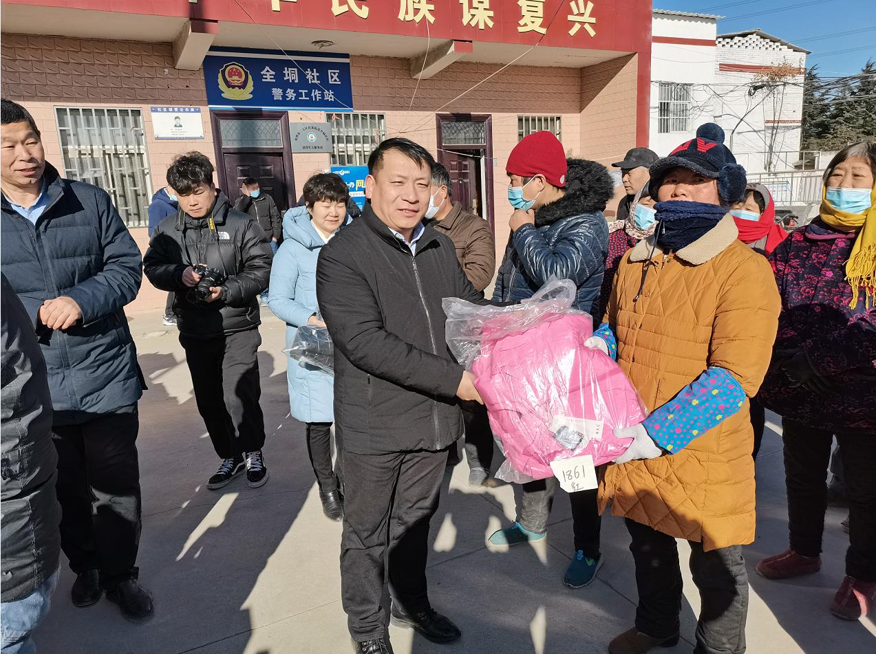 郑州东阳商会到二七区开展爱心募捐物资捐赠活动(图2)