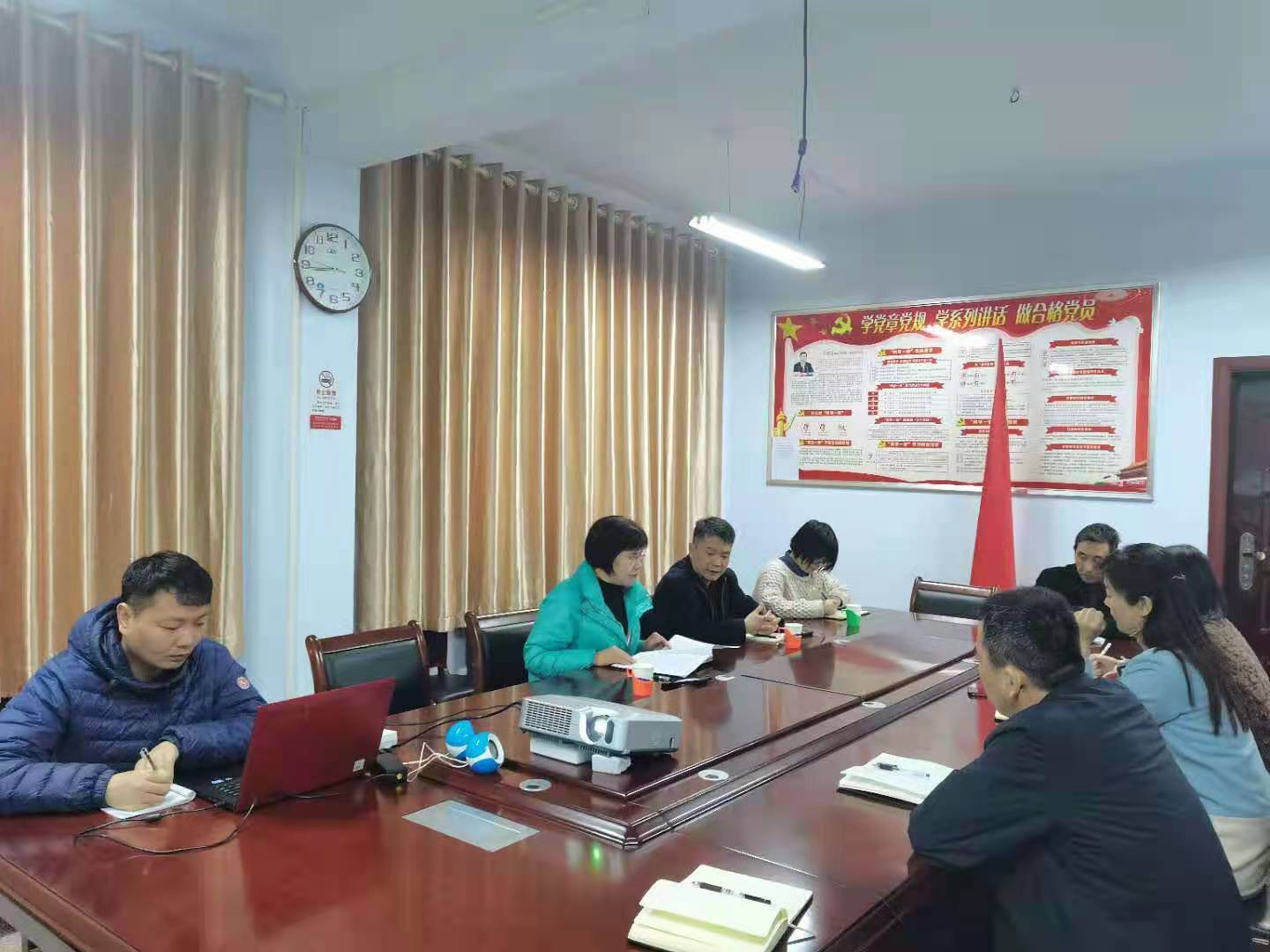 荥阳市工商联召开学习贯彻市纪委六次全会精神暨纪律作风整顿动员大会(图2)